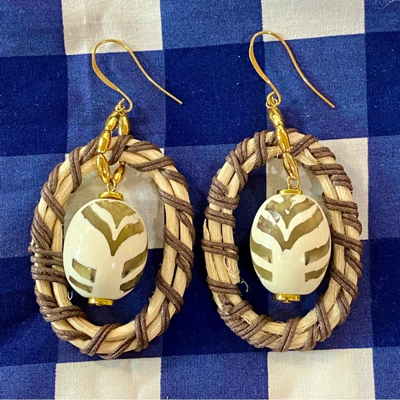 Raffia-Wrapped Wicker Oval Earrings - Picture 4 of 11